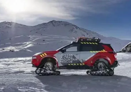 雪地中的救援车辆